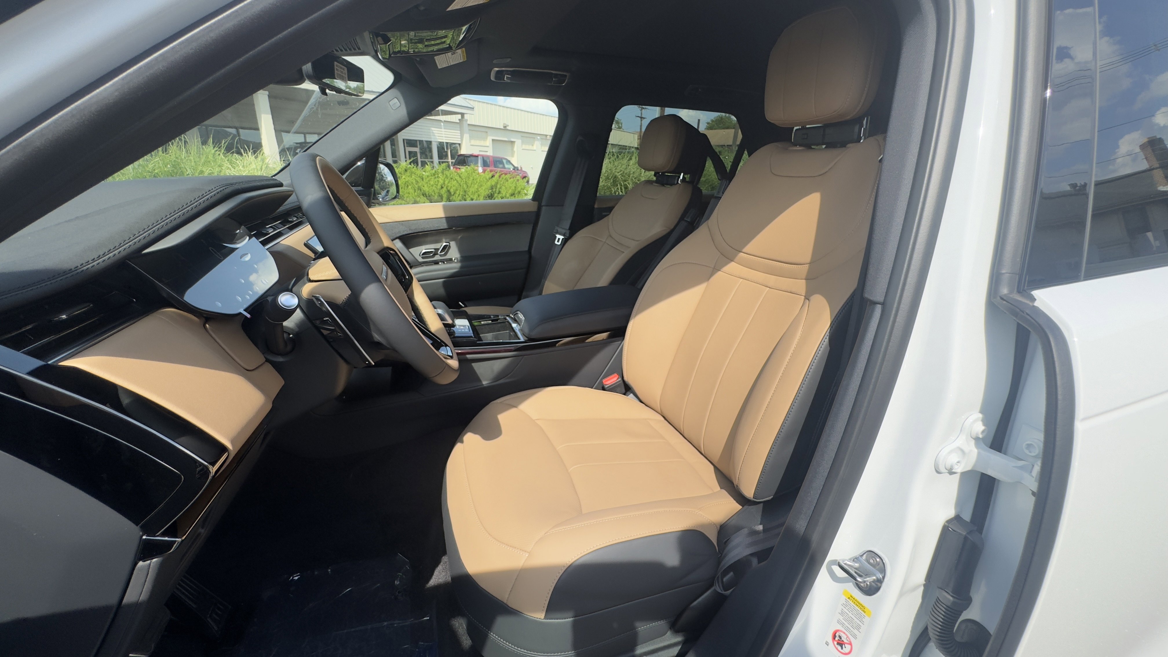 2025 Land Rover Range Rover Sport SE photo 2