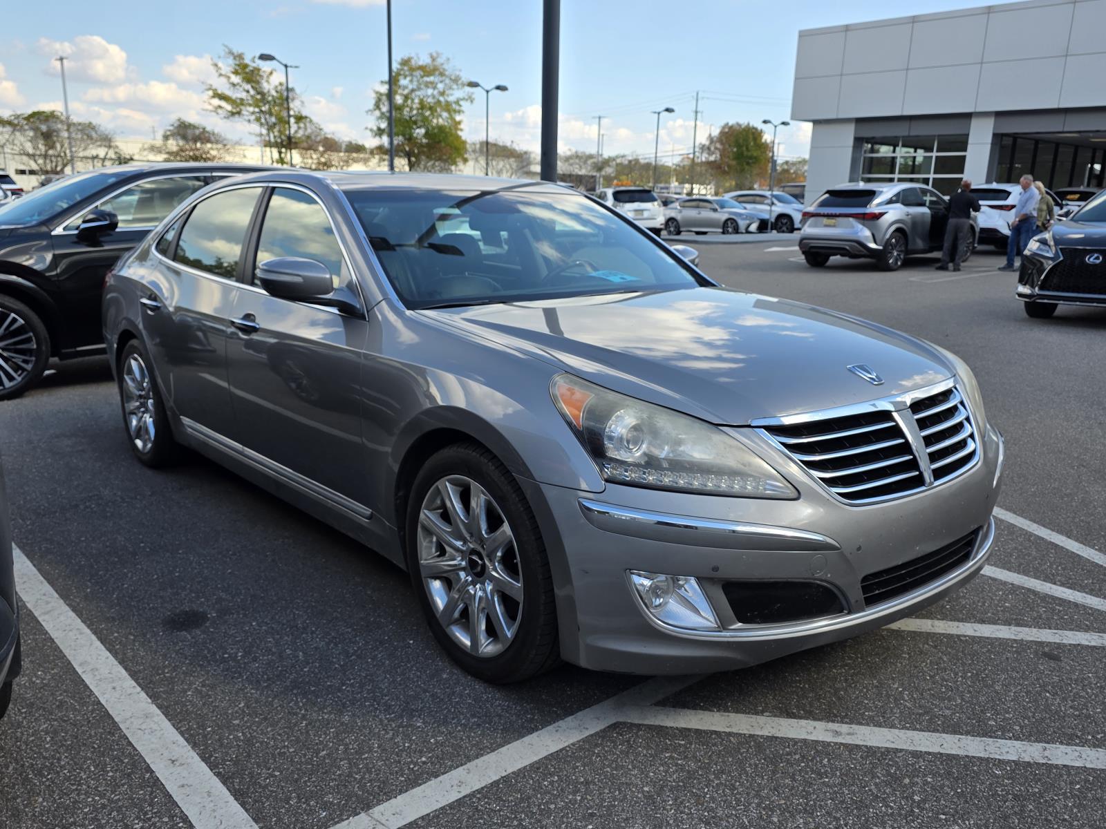 2011 Hyundai Equus Signature's photo
