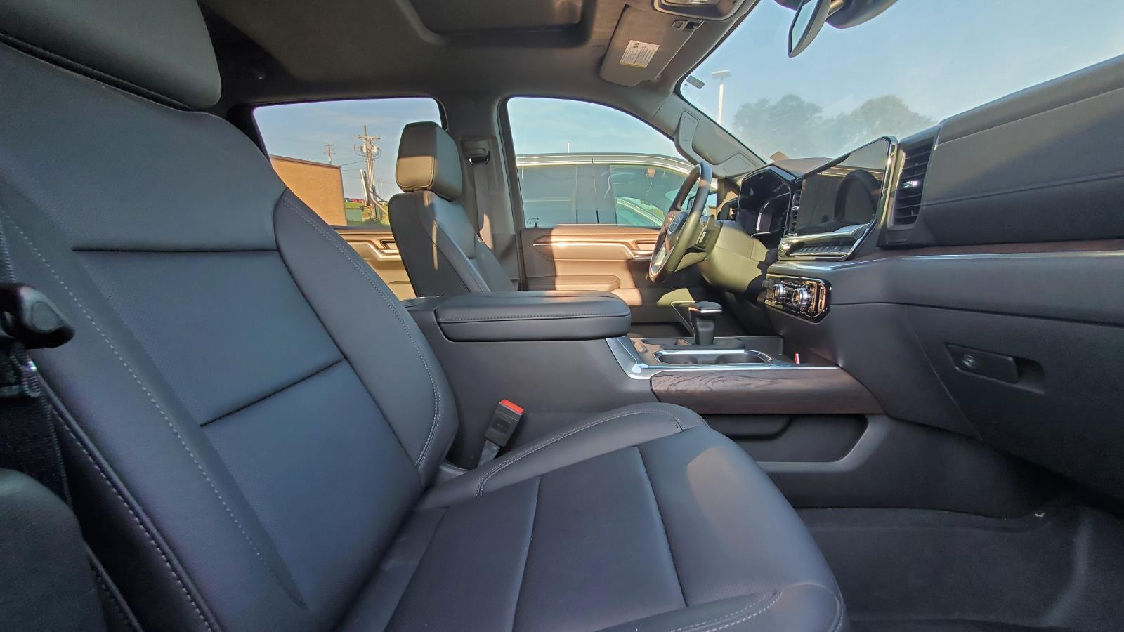 2025 Gmc Sierra 1500 SLT photo 3