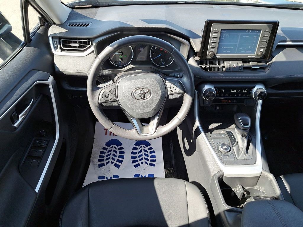 2022 Toyota RAV4 Hybrid XLE Premium photo 16