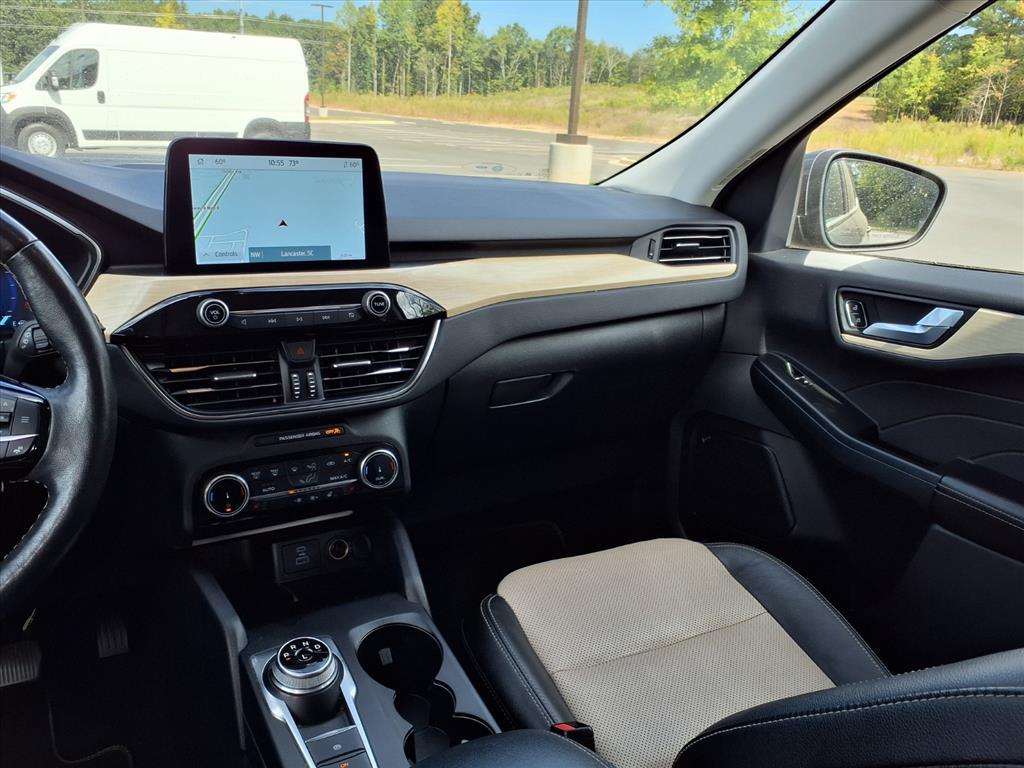 2022 Ford Escape Titanium photo 28