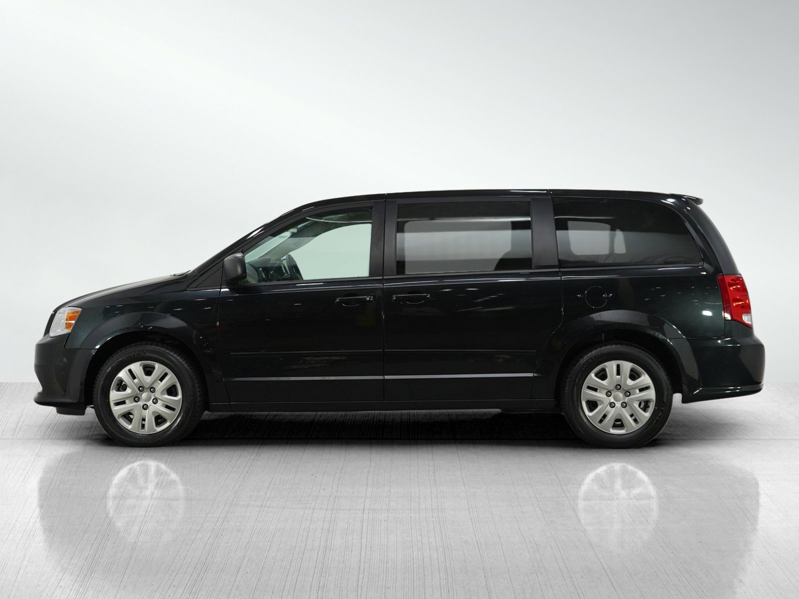 Used 2017 Dodge Grand Caravan SE with VIN 2C4RDGBG4HR640681 for sale in Burnsville, Minnesota