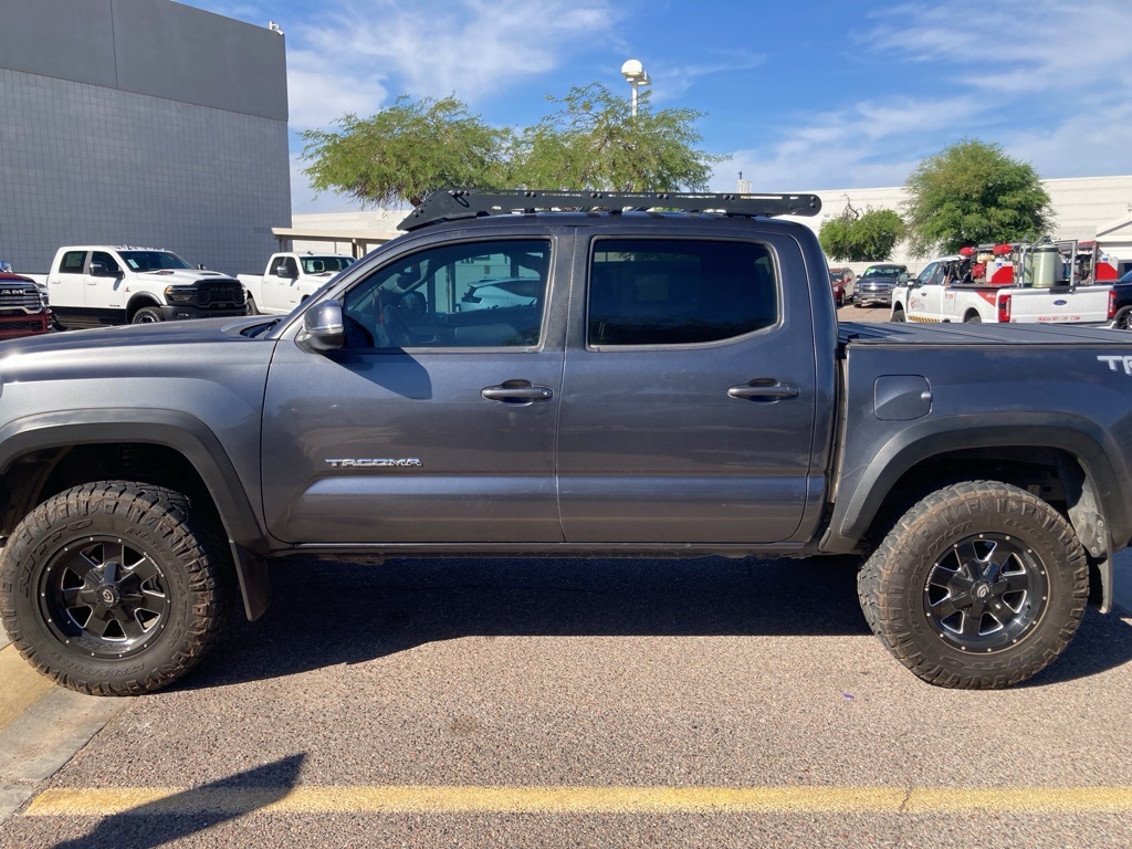 2021 Toyota Tacoma TRD Off-Road photo 2