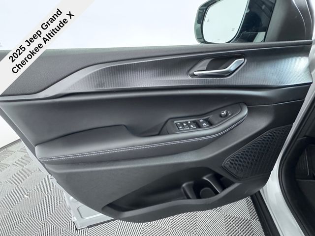 2025 Jeep Grand Cherokee Altitude X photo 32
