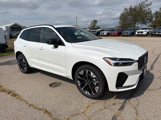 2026 Volvo XC60 Plus's photo