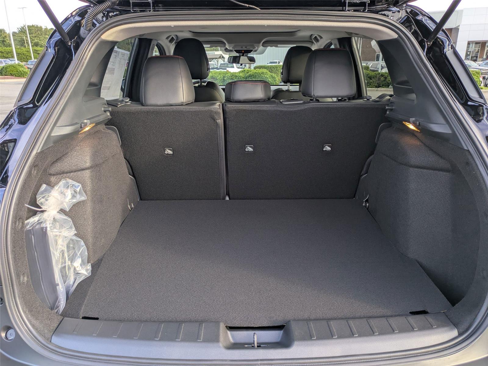 2026 Nissan Kicks SR photo 23