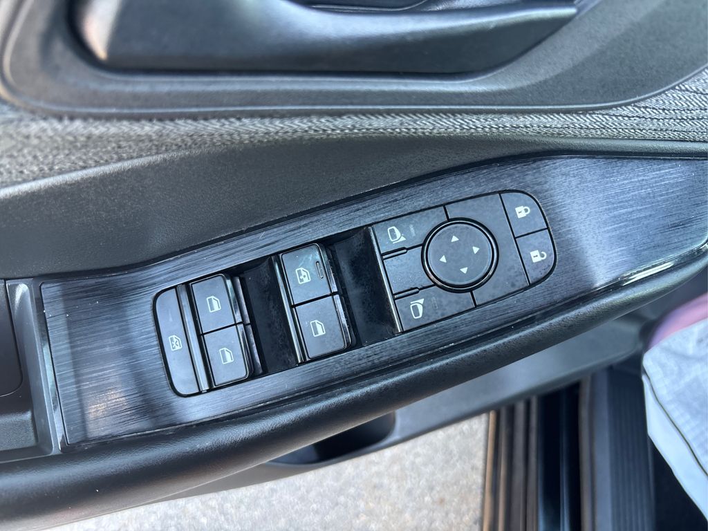 2023 Nissan Rogue S photo 26
