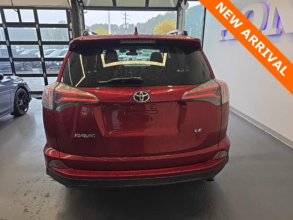 2018 Toyota RAV4 LE photo 4