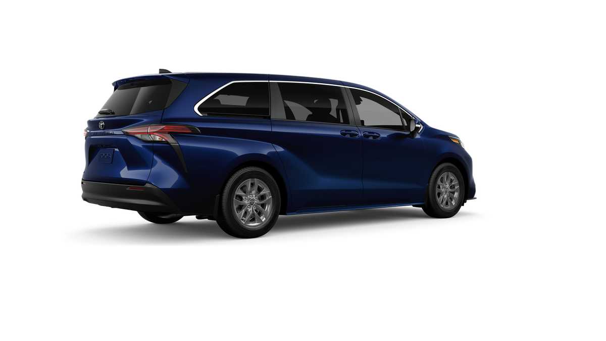 2026 Toyota Sienna LE photo 3