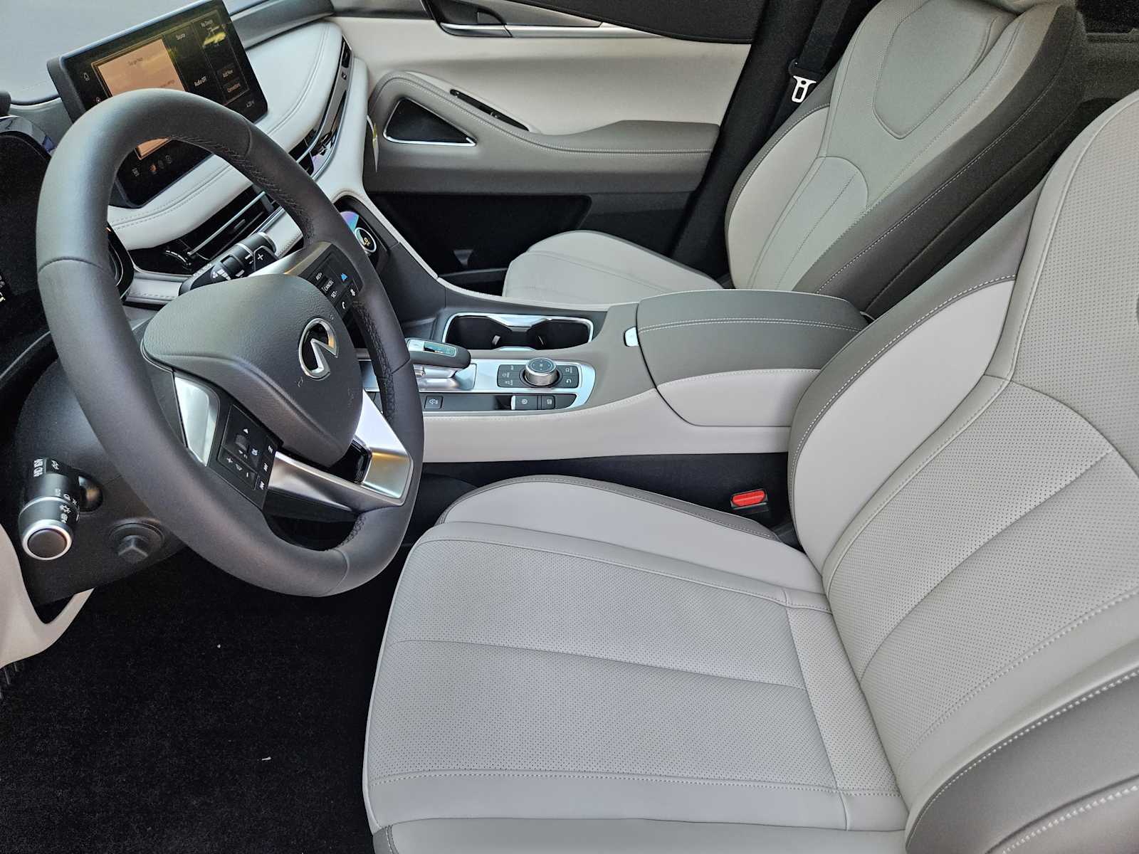 2026 Infiniti QX60 Luxe photo 8