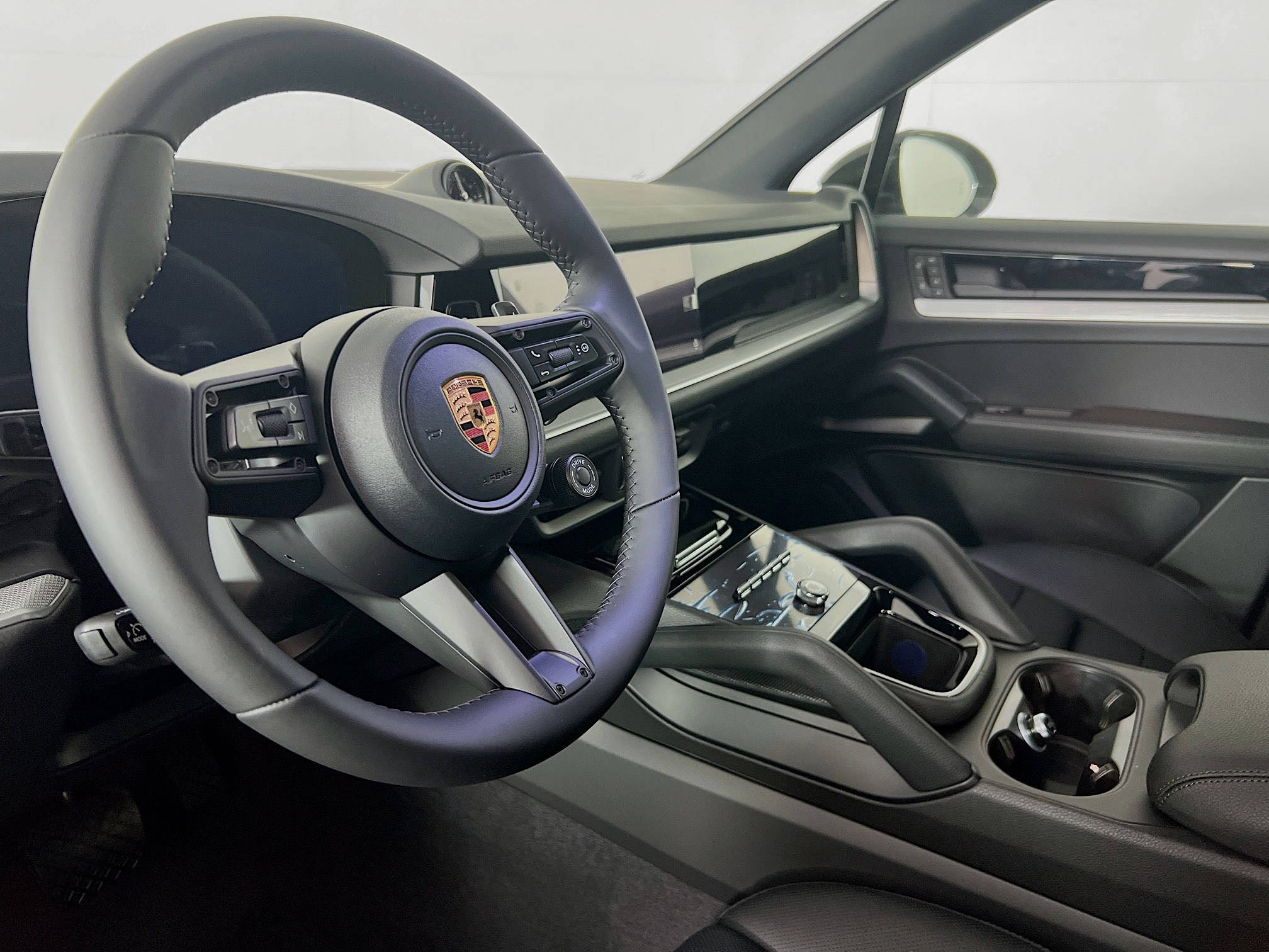 2026 Porsche Cayenne E-Hybrid photo 4