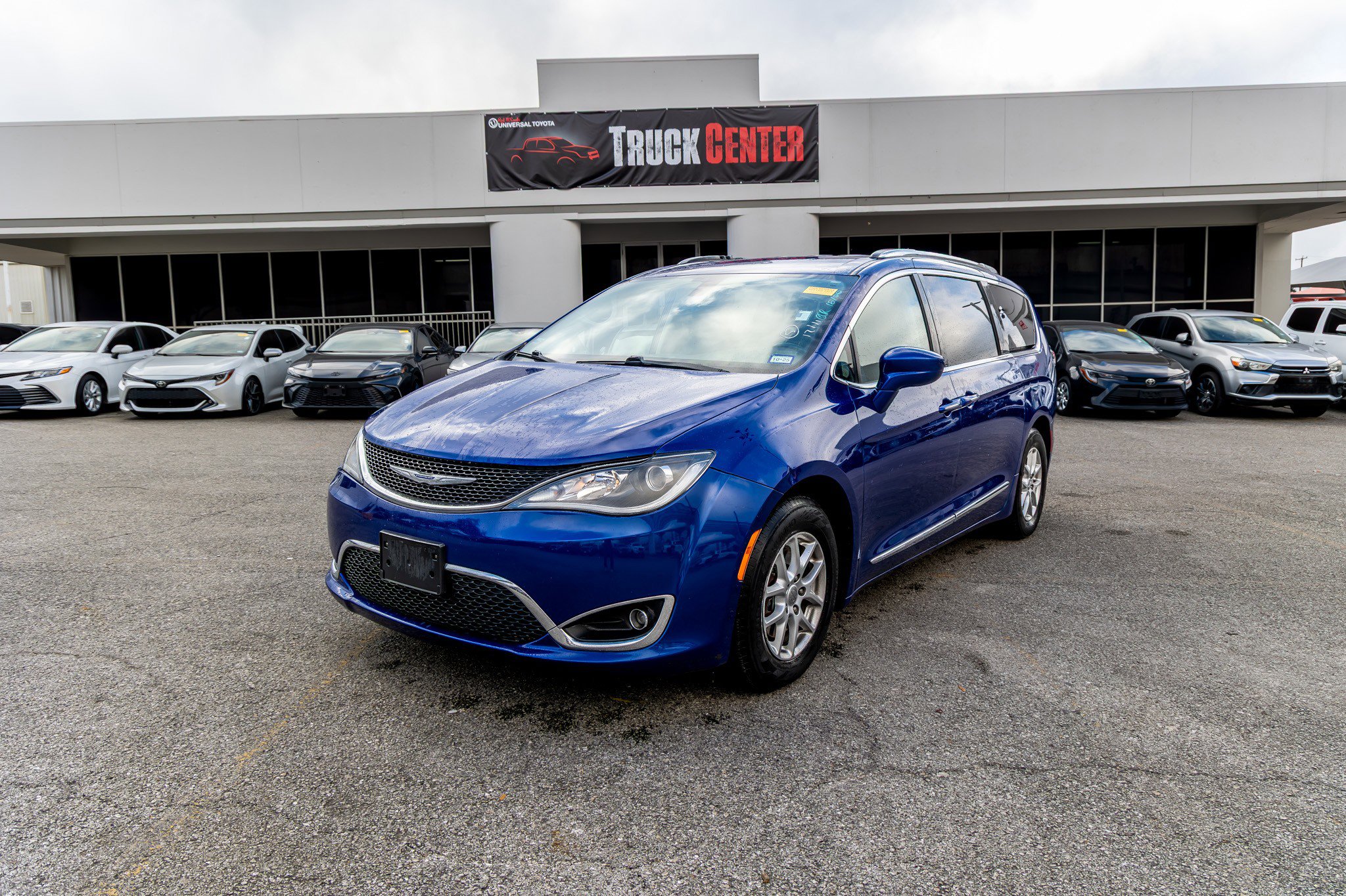 2020 Chrysler Pacifica Touring L's photo