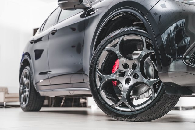 2025 Alfa Romeo Stelvio Sprint Base photo 2