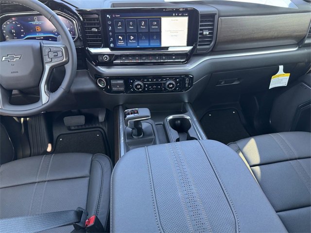 2025 Chevrolet Silverado 1500 High Country photo 16