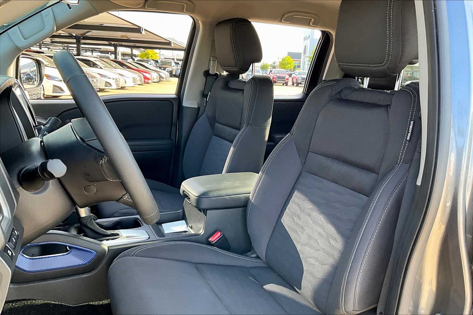 2024 Nissan Frontier SV photo 3