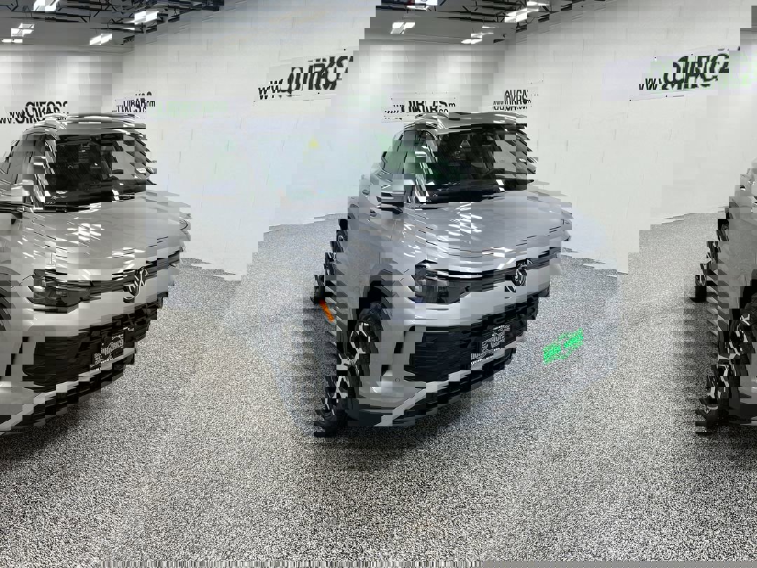 2025 Volkswagen Tiguan SE photo 2