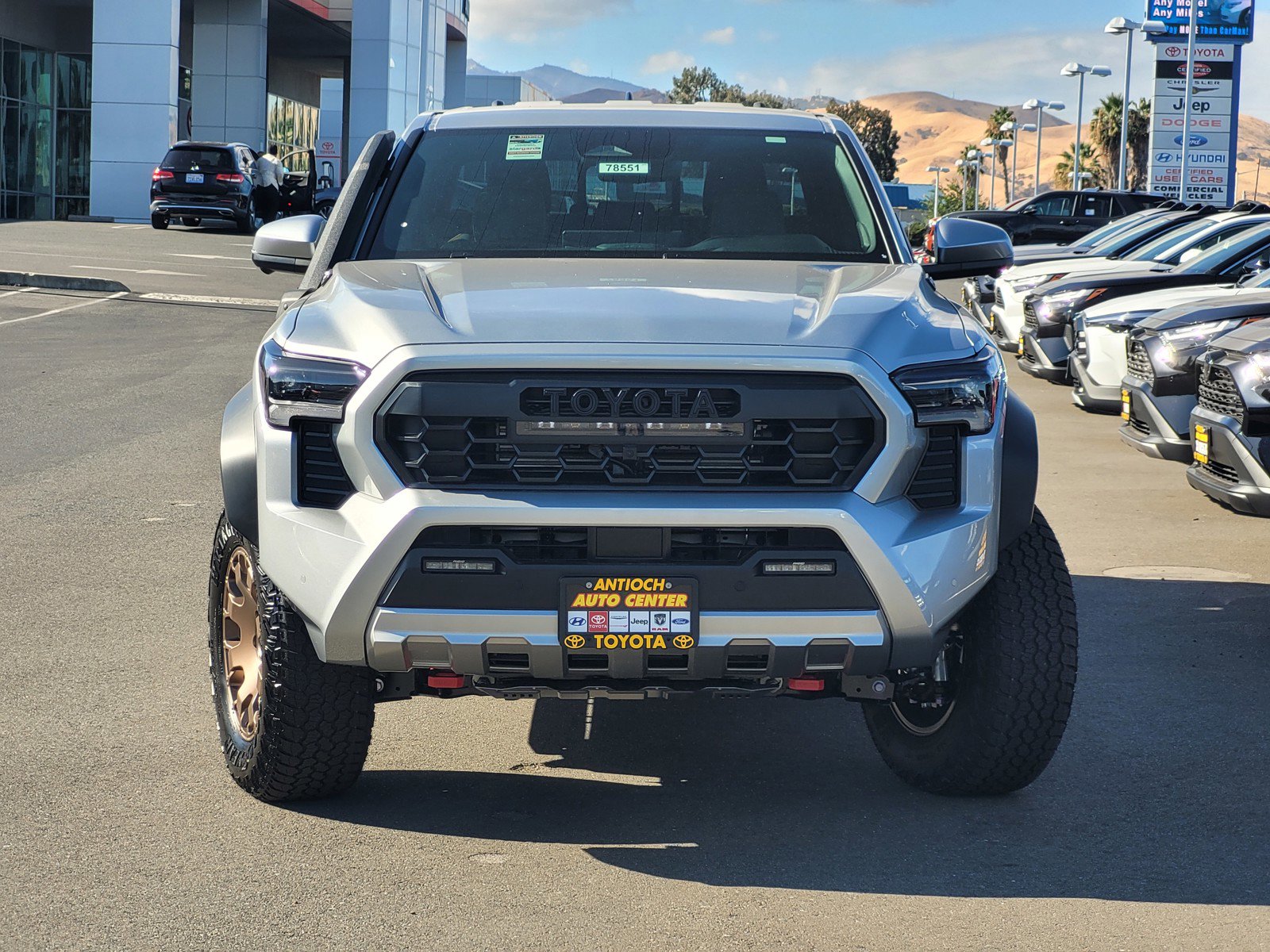 2025 Toyota Tacoma Trailhunter Double Cab photo 2