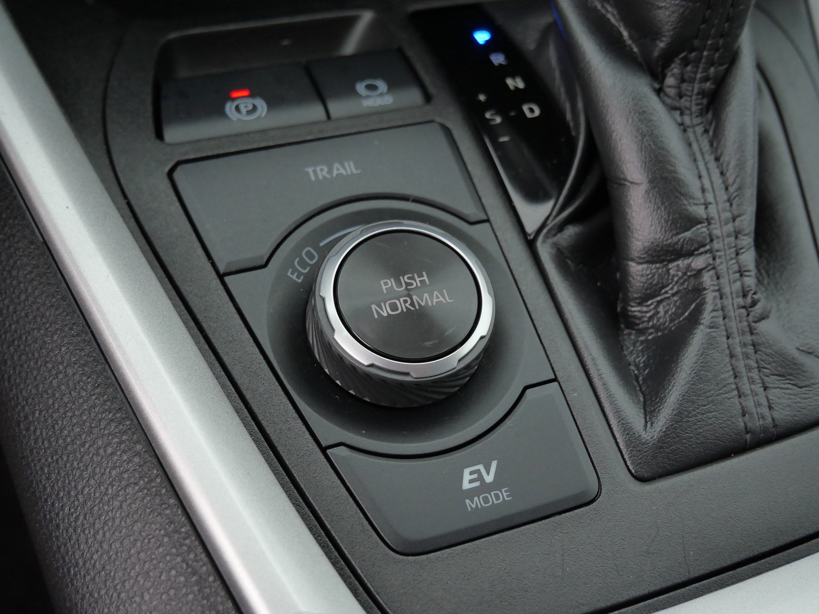 2023 Toyota RAV4 Hybrid XLE photo 29