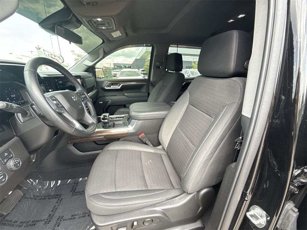 2024 Chevrolet Silverado 1500 RST photo 11