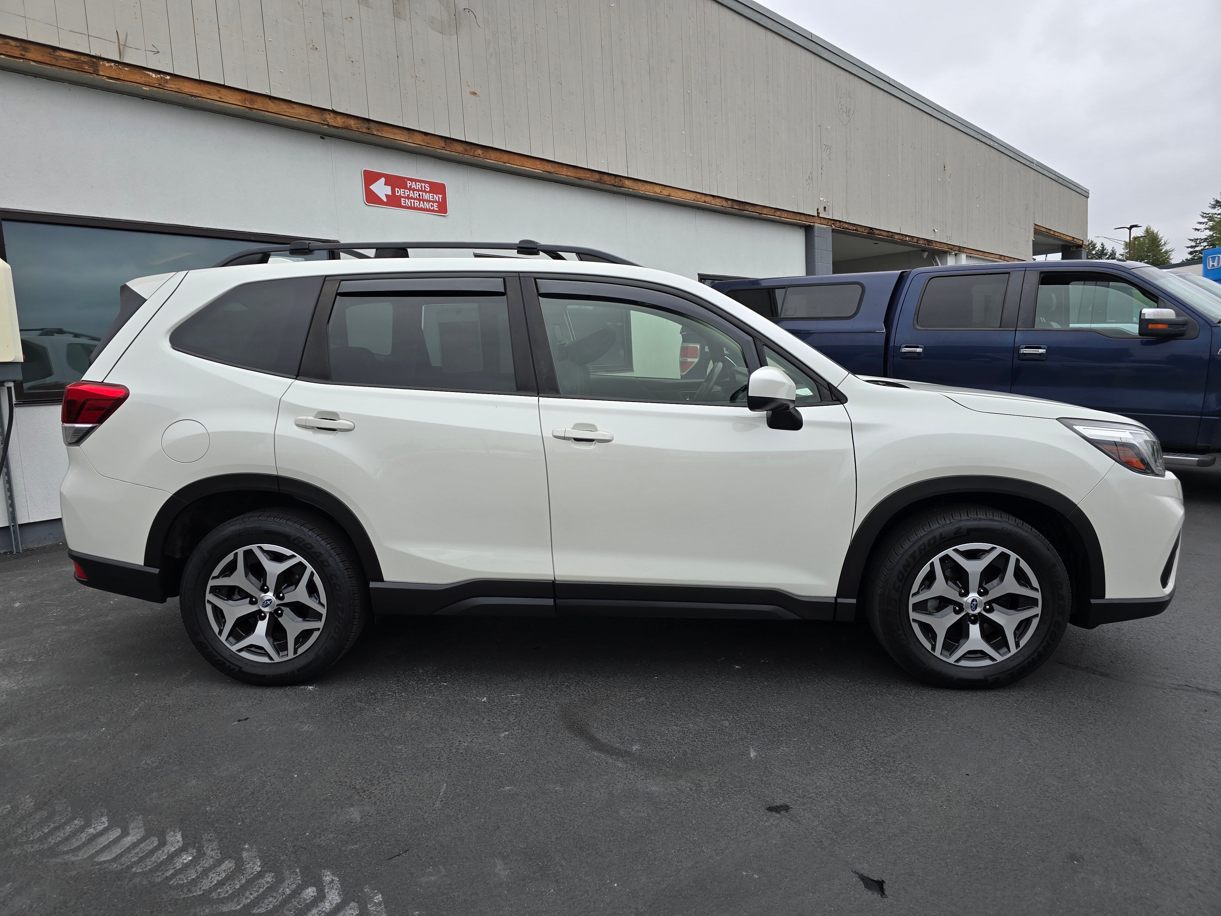 2021 Subaru Forester Premium photo 3