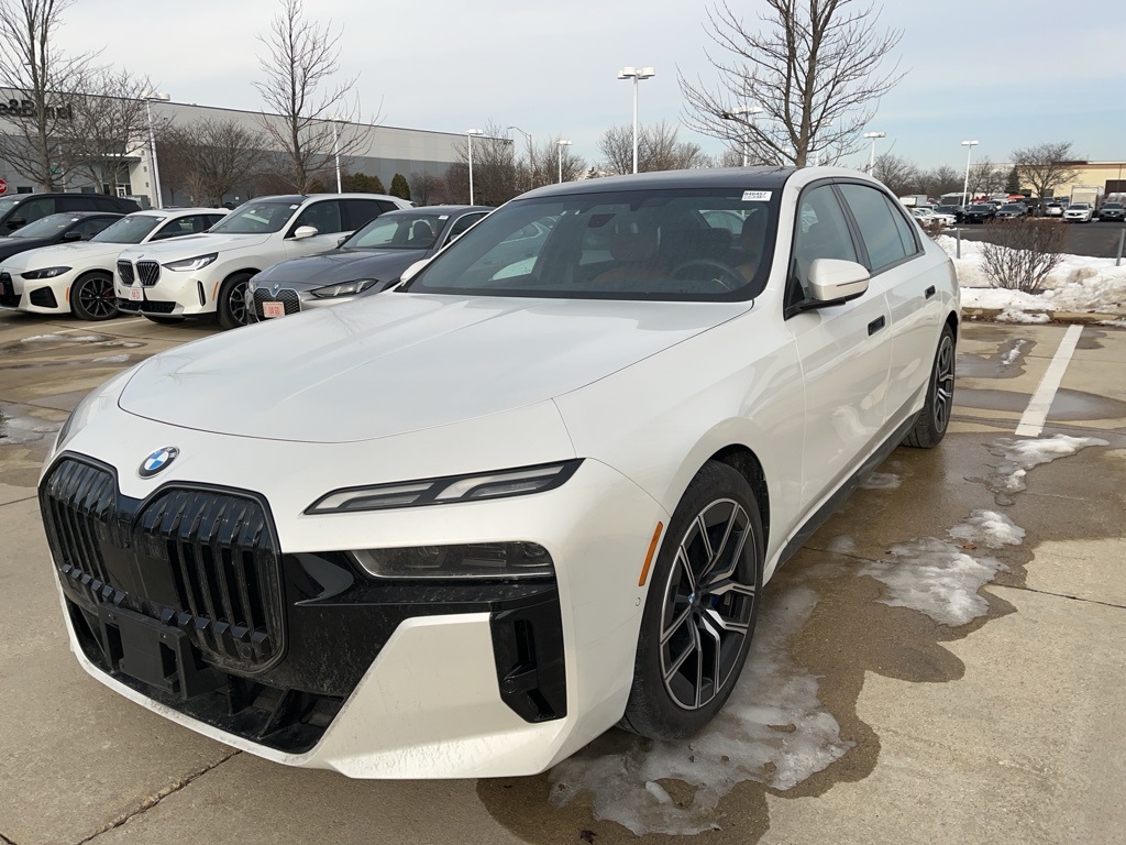 2025 BMW 7 Series 740i's photo