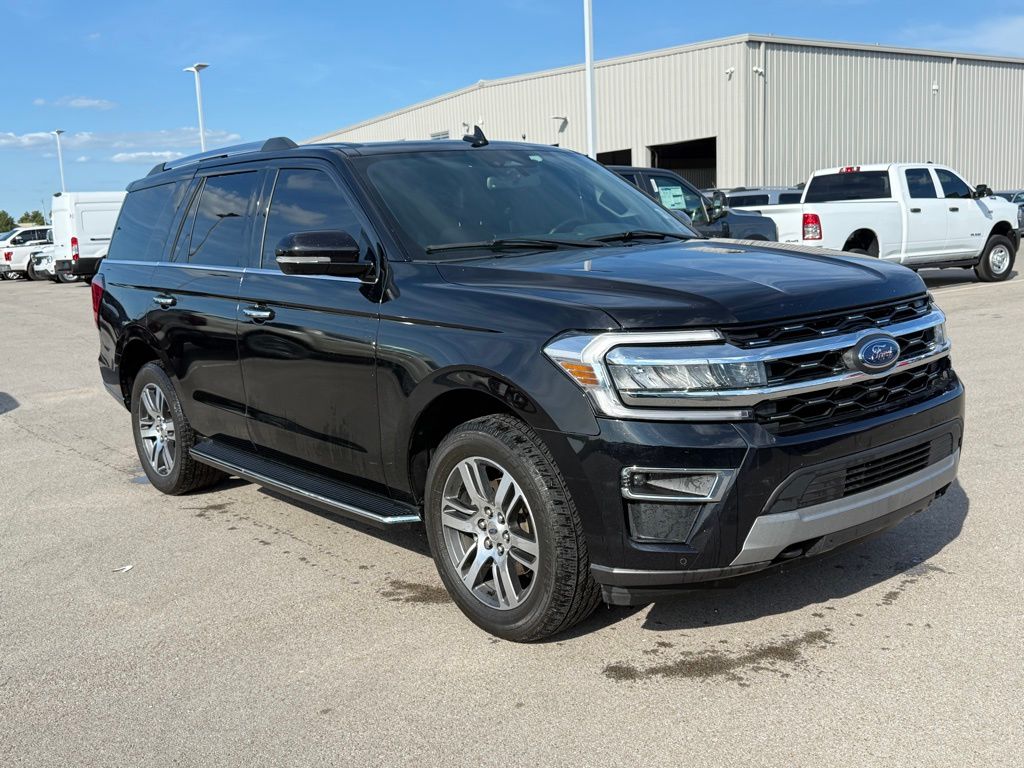 2022 Ford Expedition Limited photo 2