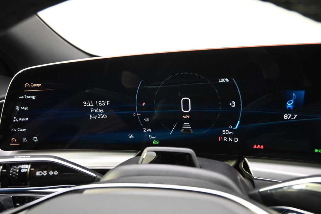 2025 Cadillac Lyriq Luxury photo 19