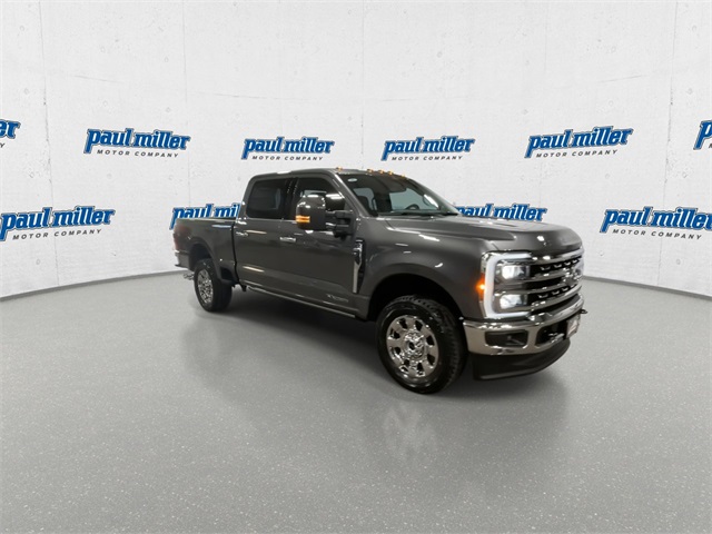 2025 Ford F-250 Lariat photo 2