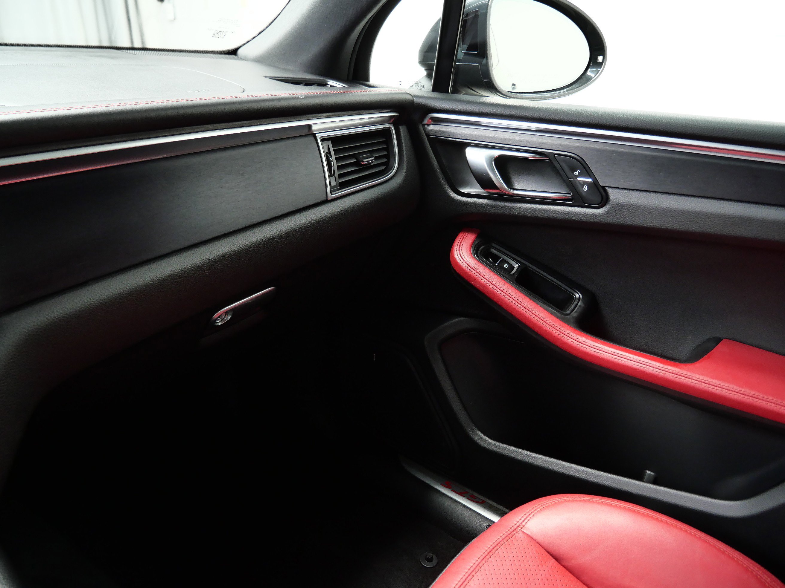 2017 Porsche Macan GTS photo 17