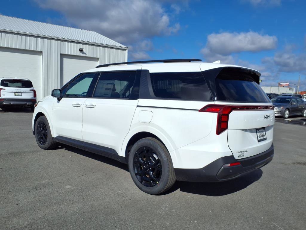 2025 Kia Carnival SX photo 3