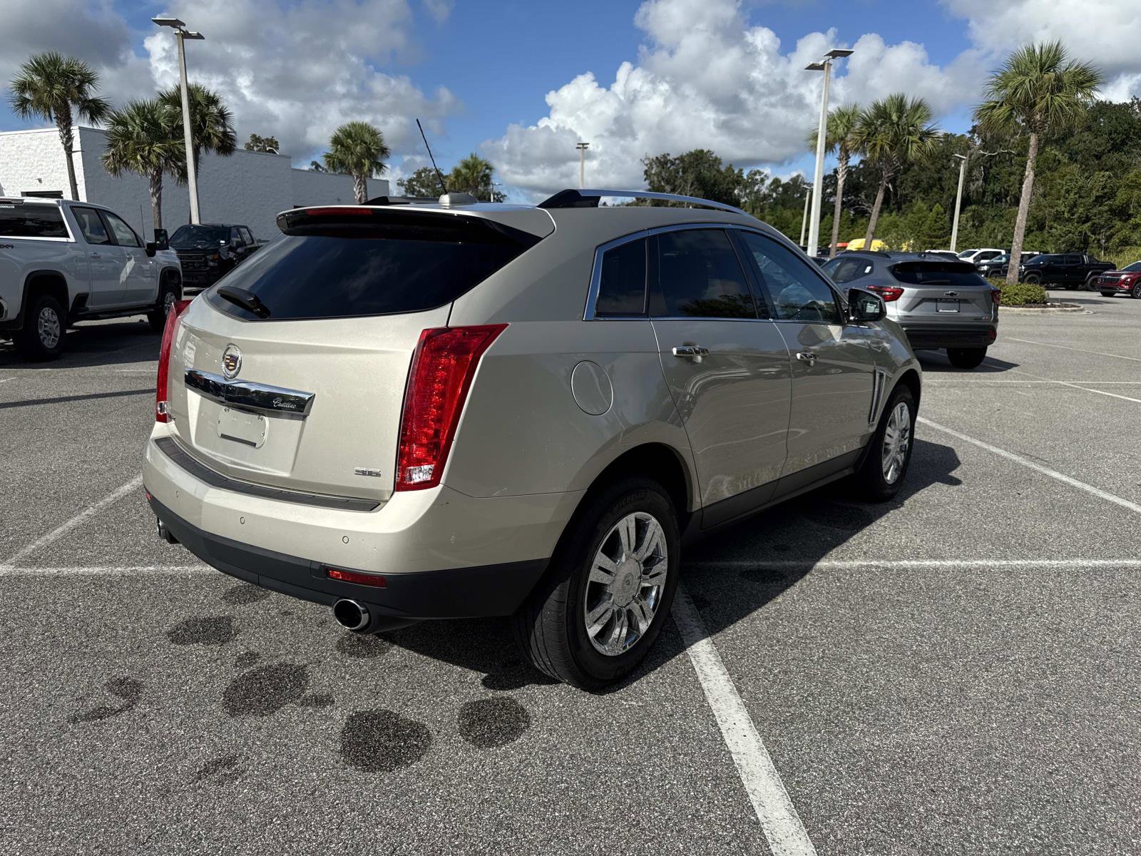 2016 Cadillac SRX Luxury photo 2