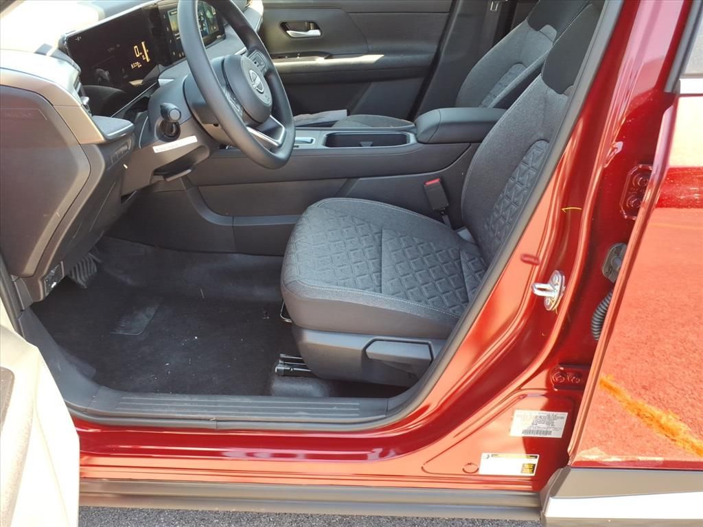 2026 Nissan Kicks SV photo 9