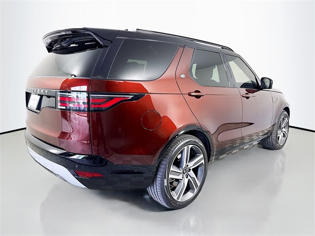 2026 Land Rover Discovery photo 2