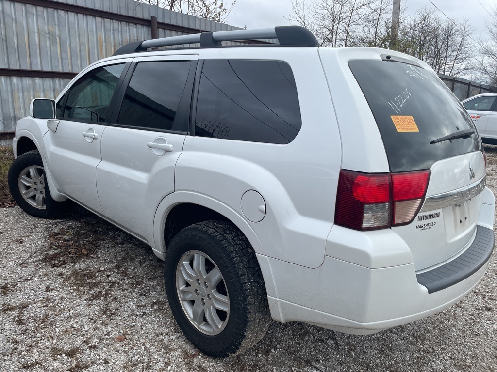 2011 Mitsubishi Endeavor LS photo 4