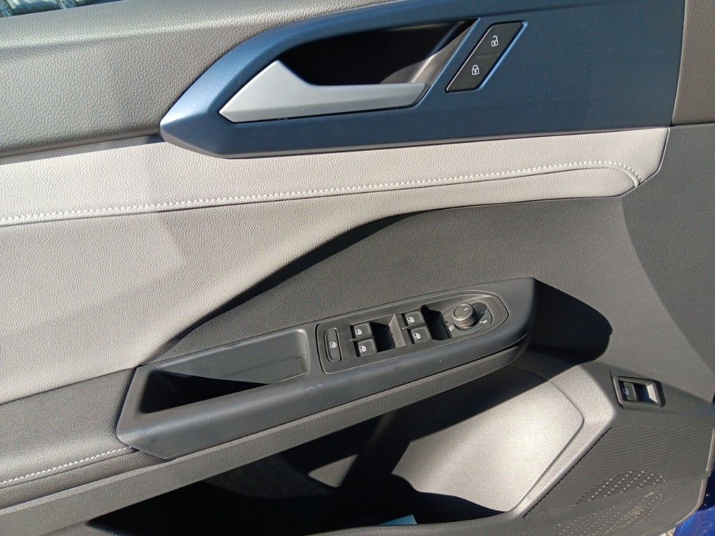 2024 Volkswagen Taos SE photo 10