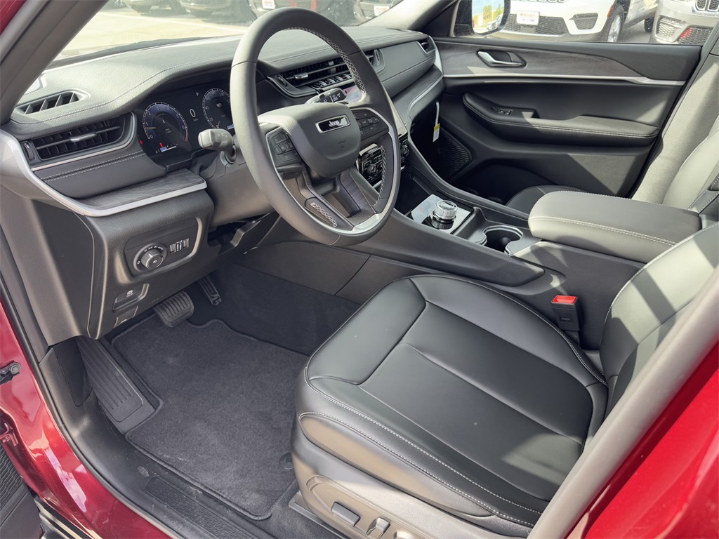 2025 Jeep Grand Cherokee Limited photo 10