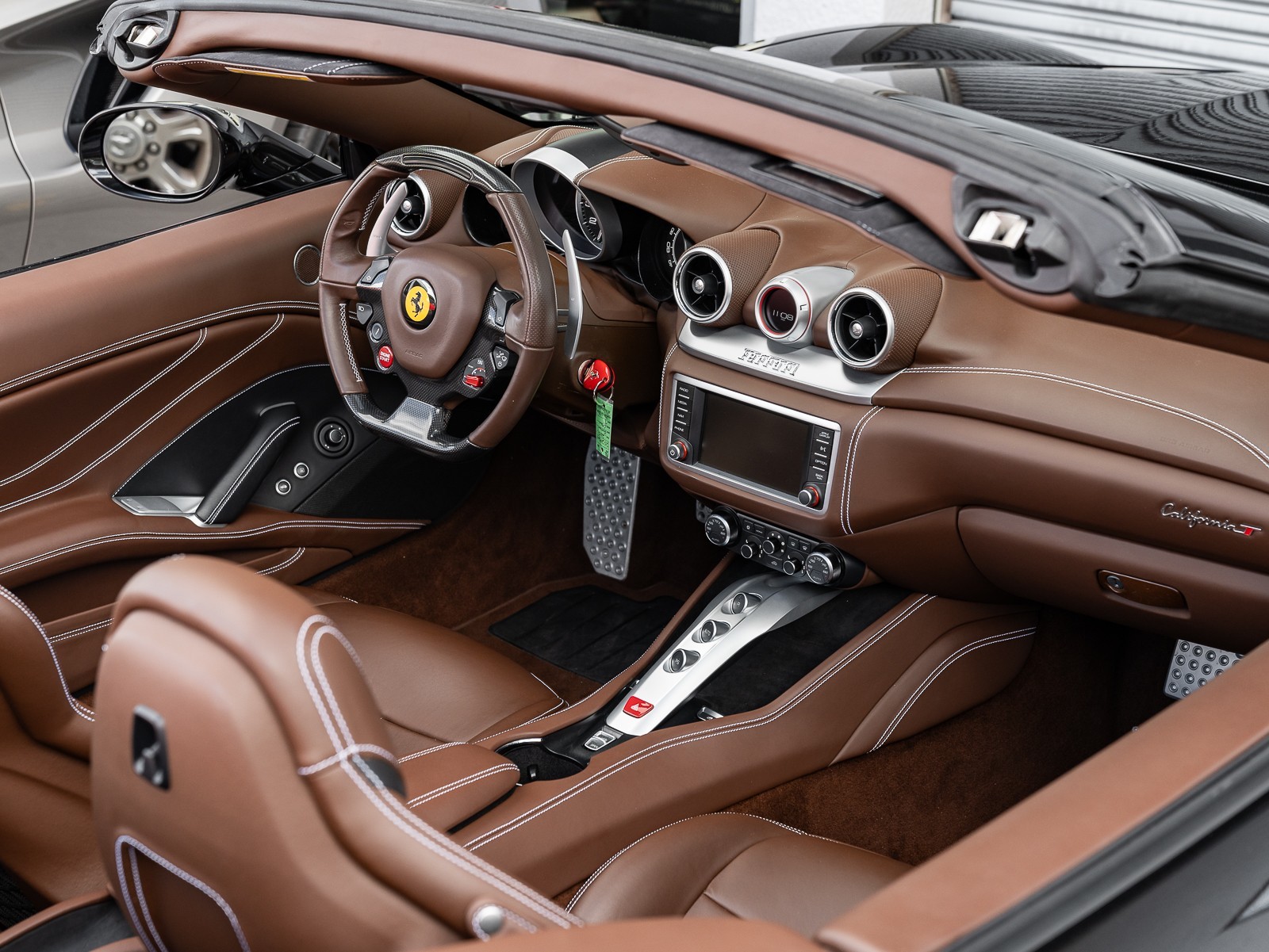 2015 Ferrari California T photo 17