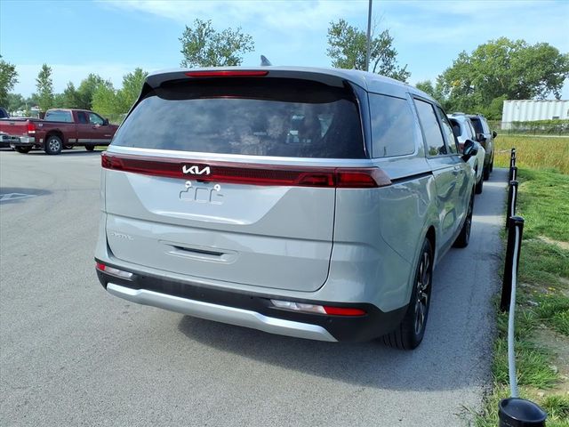 2024 Kia Carnival EX photo 3