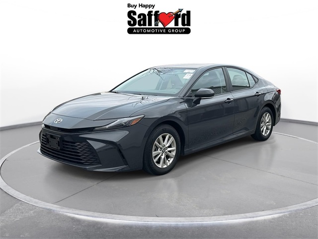 2025 Toyota Camry LE's photo