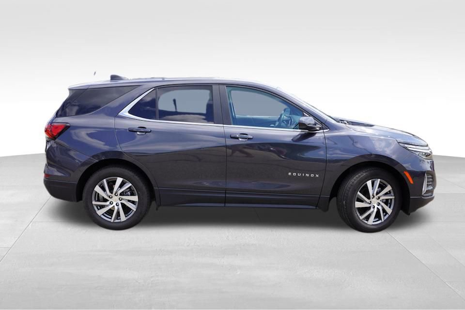 2023 Chevrolet Equinox LT photo 2