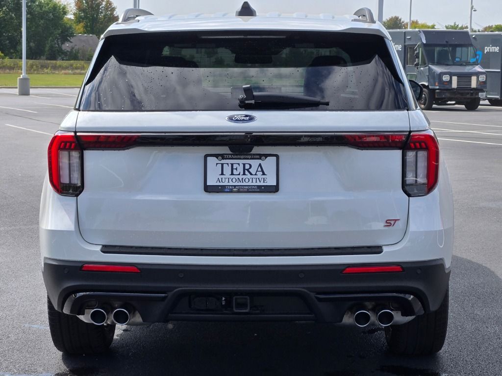 2025 Ford Explorer ST photo 10