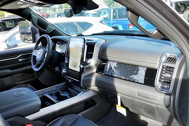 New 2026 Granite Crystal Metallic Clear-Coat Exterior Paint RAM Laramie image 13