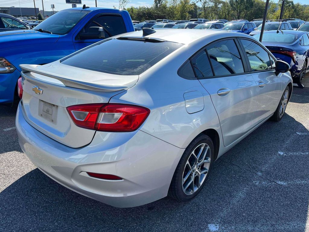 2017 Chevrolet Cruze LS photo 2