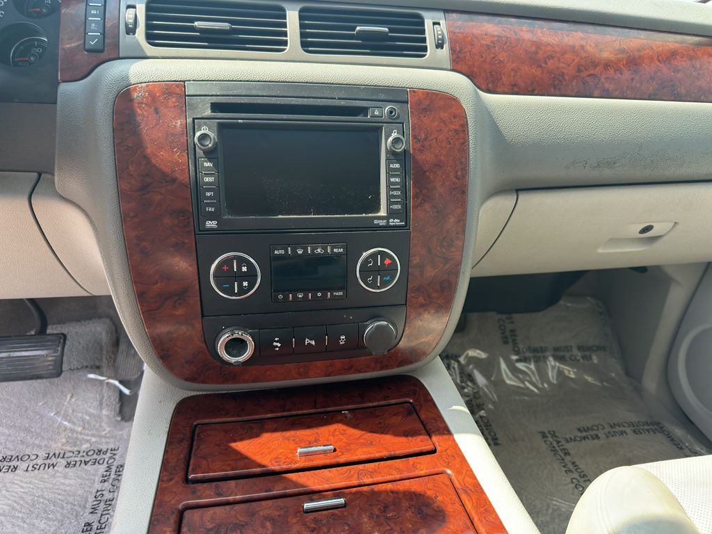 2011 Chevrolet Suburban 1500 LTZ photo 9