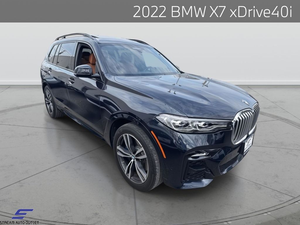 2022 BMW X7 40i's photo