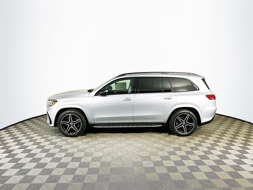 2026 Mercedes Benz GLS 450 4MATIC photo 3