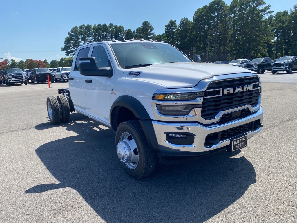 2025 Ram 5500 Tradesman photo 3