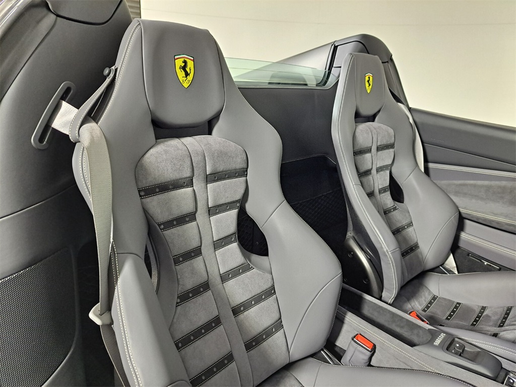 Certified Used 2022 Canna di Fucile Ferrari Base image 5