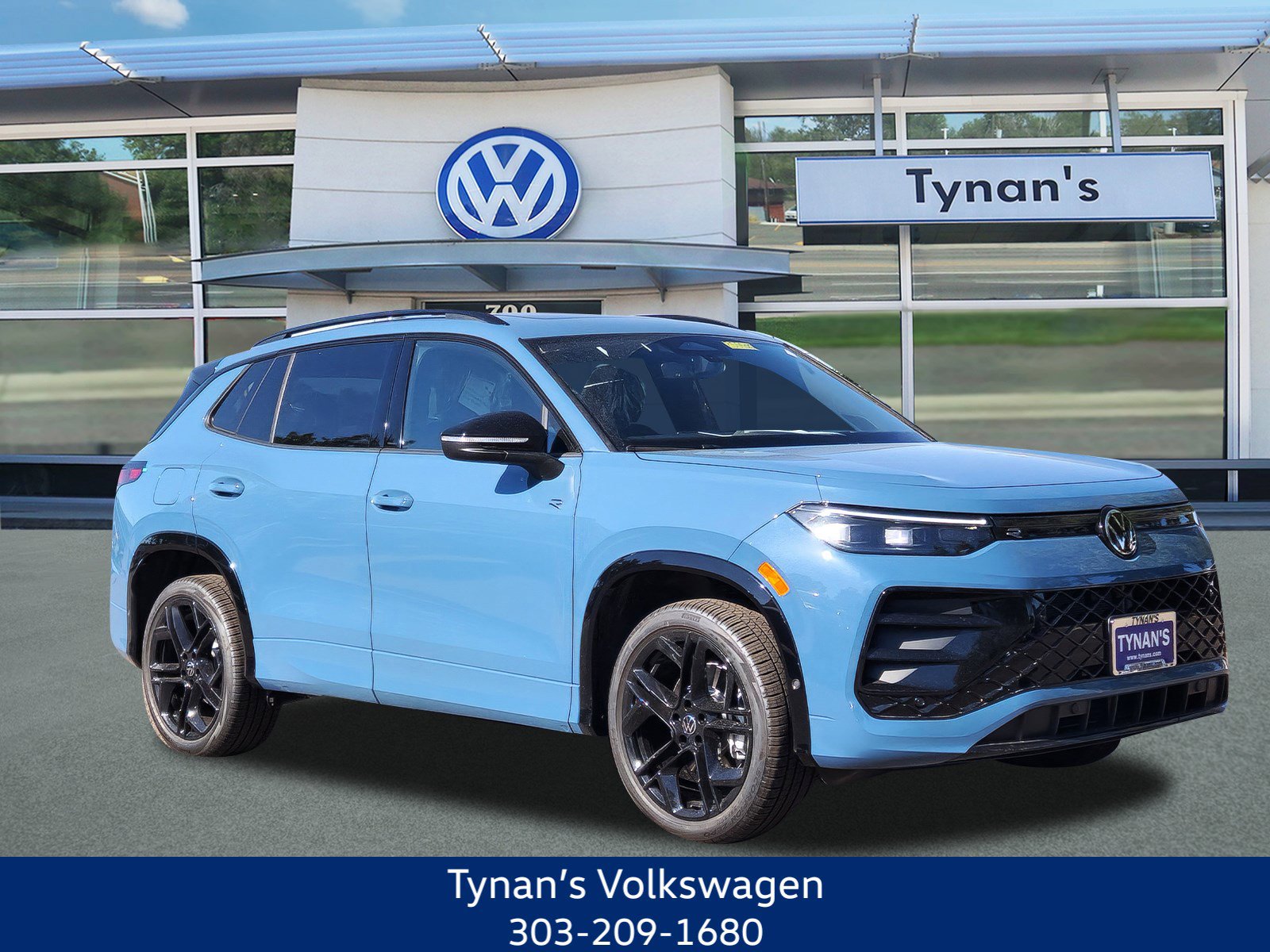 2025 Volkswagen Tiguan SE R-LINE BLACK's photo