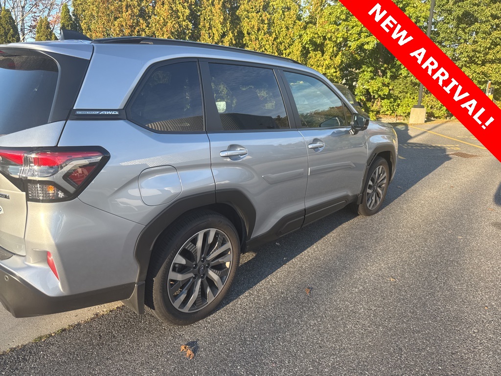 2025 Subaru Forester Touring photo 3